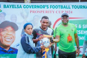 Gov. Diri giving out gifts at the annual Prosperity Cup